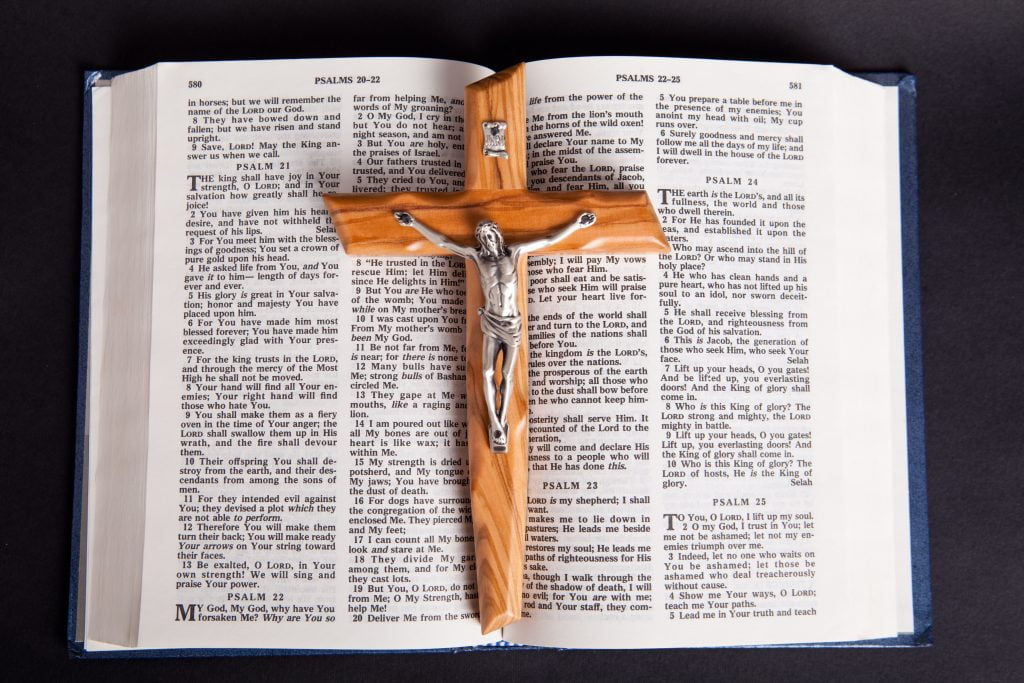kríž a biblia sdzr